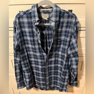Ll Bean Men’s Traditional Fit Blue plaid Button down long sleeve shirt